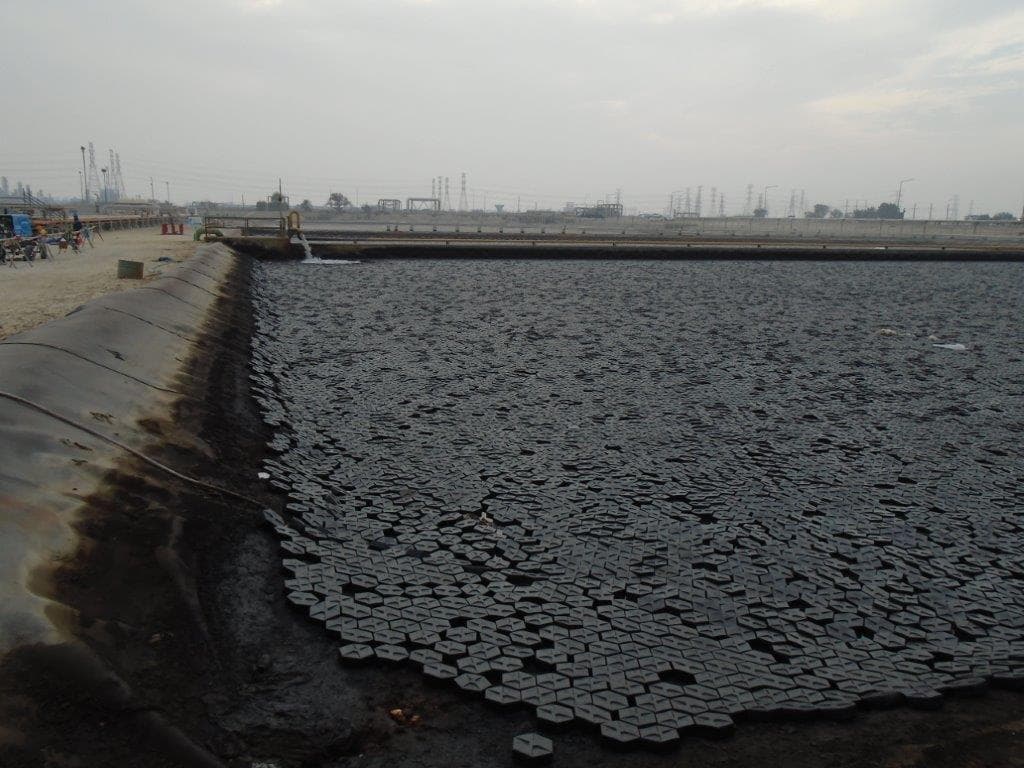 Clarifier protected by floating cover systems